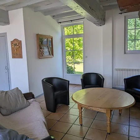 Сasa de vacaciones Maison De Charme à Avec Jardin Non Clôturé *